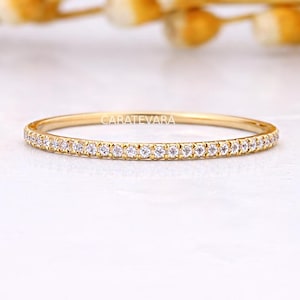 繊細なダイヤモンドの結婚指輪 10K 14K 18K 純金製 重ね付けリング ラウンド ラボグロウンダイヤモンド フルエタニティリングまたはハーフエタニティリング 記念日の贈り物