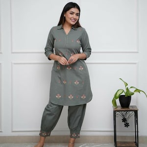 Handbestickte salbeigrüne Baumwolle Kurti Hose Set | Floral ethnischen Co-ord | Indischer Frauenanzug | Bequemes tägliches Tragen Kurta Set