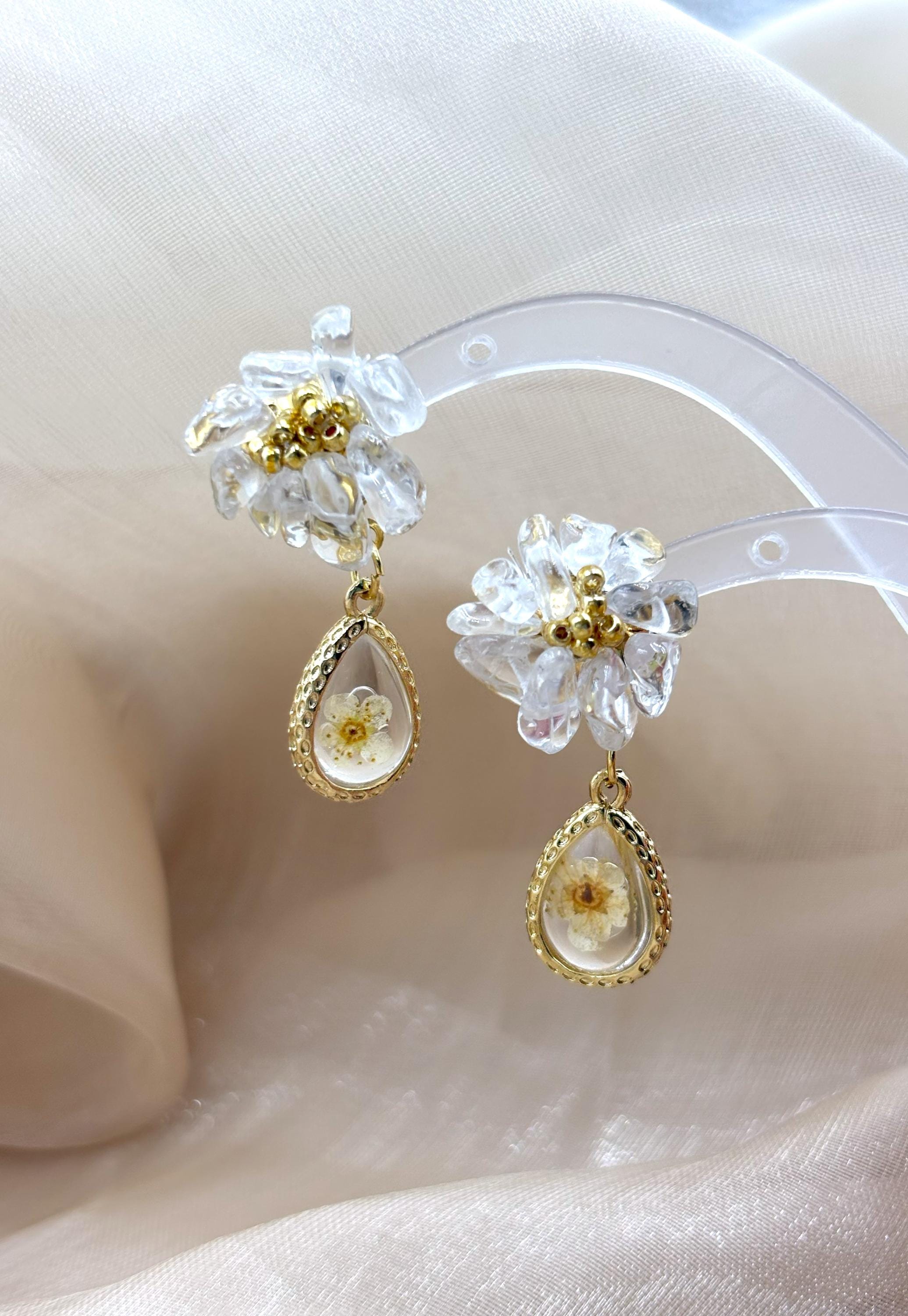 ハンドメイドフラワードロップイヤリング｜ドライフラワーレジン、18K
