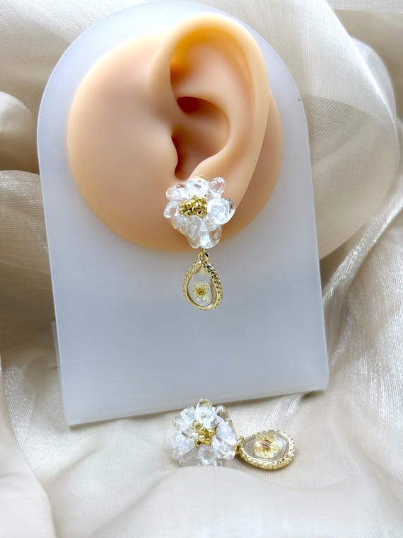 ハンドメイドフラワードロップイヤリング｜ドライフラワーレジン、18K