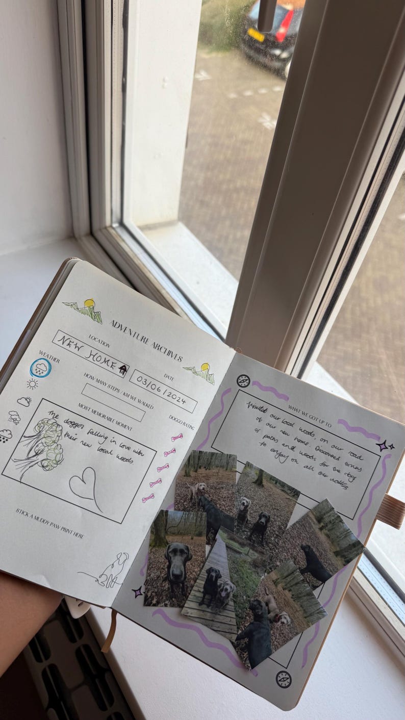 Op de afbeelding: Open dagboek met de titel "Adventure Archives", de locatie "New Home" en de datum "03/06/2024". Het dagboek bevat krabbels, foto's van honden en handgeschreven notities over hun avonturen.