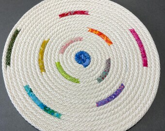 Salvamanteles de tela hecho a mano con cuerda enrollada, posavasos y alfombrilla para velas.