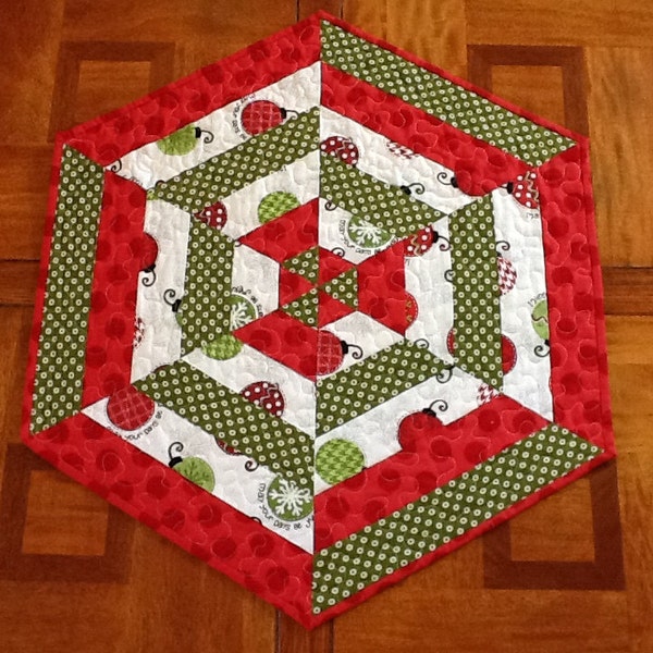 Red and Green Hexagon Christmas Table Topper, Quilted Christmas Table Mat, Quiltsy Handmade