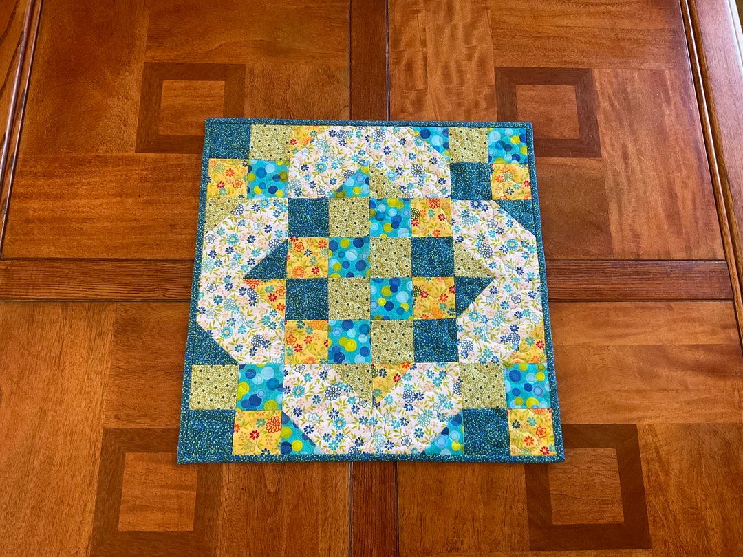 Fiesta Bloom Quilted Table Topper NCU0DDK680