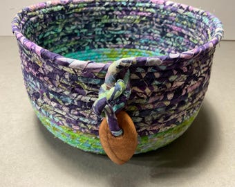Cuenco de cuerda enrollada en tela batik morada y turquesa, cesta textil decorativa