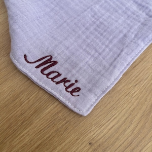 Babero/pañuelo/bandana triangular para bebé con 2 cierres de broche ajustables, bordado y personalizado.