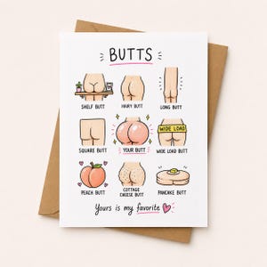 Pode incluir: Um cartão branco com a palavra "BUTTS" no topo e várias ilustrações de desenhos animados de diferentes tipos de nádegas. A frase "Yours is my favorite" está escrita na parte inferior. O cartão está dentro de um envelope castanho.