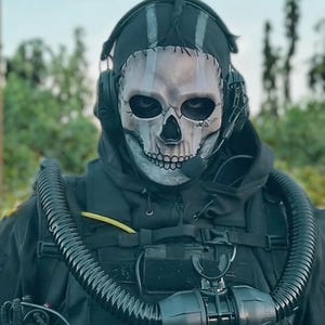 Ghost Mask Cosplay – Handmade Skull Mask, MW2 Inspired Costume, Tactical Halloween Prop, Fan Made, Call of War Style Cosplay Gear