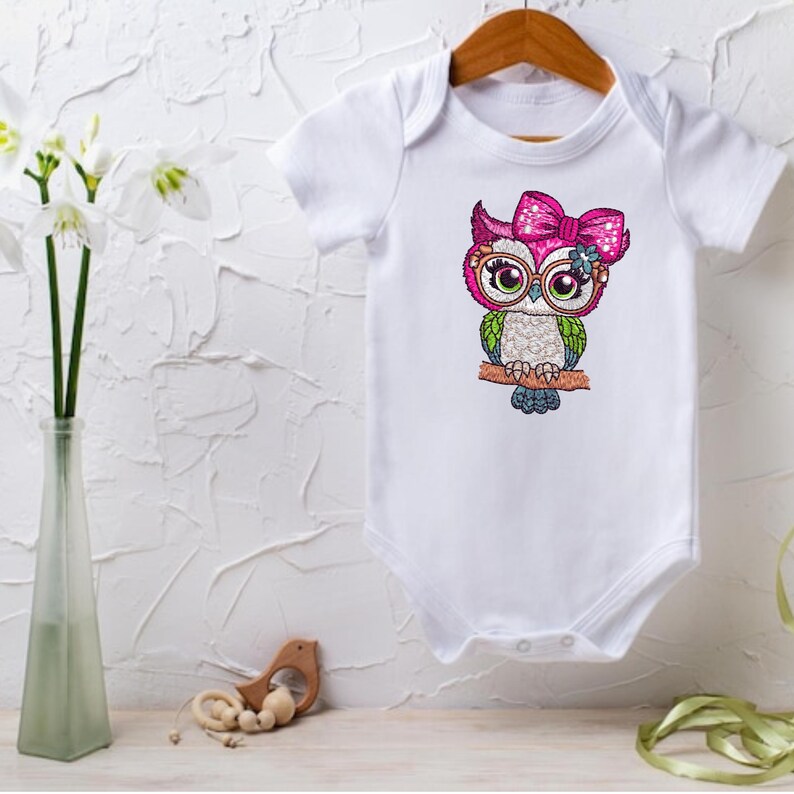 Baby onesie with Pink Bow Owl Embroidery Design – Digital Machine Embroidery File for Infant Clothes Hoop 3 to 8 Inches