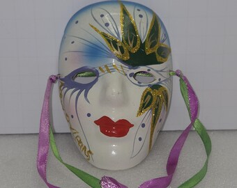 Máscara de Mardi Gras de porcelana vintage en miniatura pintada a mano, decoración de carnaval veneciano