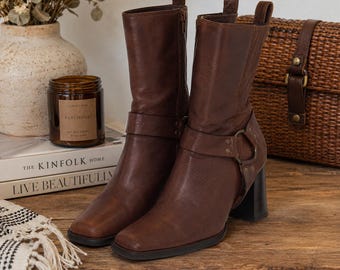 Botas de cuero vintage Bass Karmen, botines marrones con arnés, hechas en Brasil, talla 8.5 para mujer, estilo western, moto, boho, tacón de bloque, vaquera.