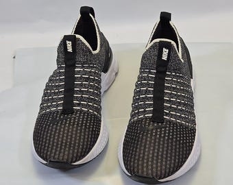 Nike Slip On Sneakers Womens Size 8 Black Knit Running Shoes Athleisure Comfort