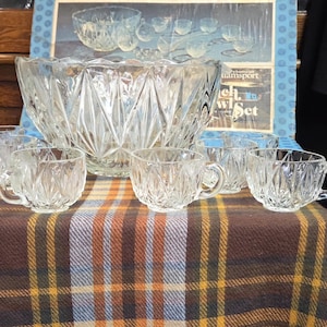 Vintage Williamsport Crystal Glass Punch Bowl Set – Prism Cut – 8 Cups + Ladle – Elegant Entertaining