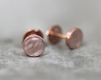 Rose Gold Polka Dot Ohrringe, geometrische einfache moderne minimalistische gebürstet Recycling 14k, die rosa kleine Gold Ohrstecker Ohrstecker