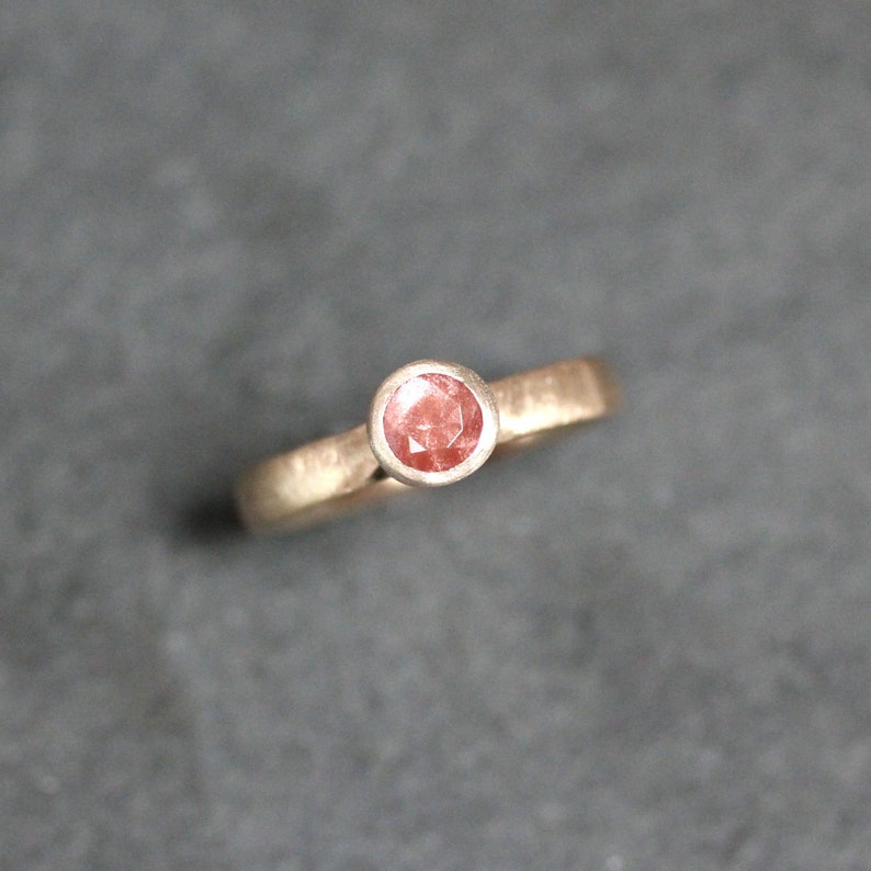Oregon Sunstone Ring in Yellow Gold, 5mm Peach Pink Schiller Ring image 3