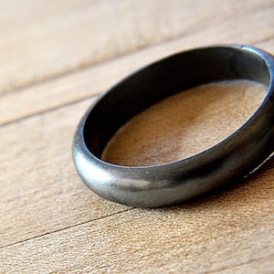 Oxidized Sterling Silver Mens Wedding Band - Gunmetal Gray Ring (4mm)