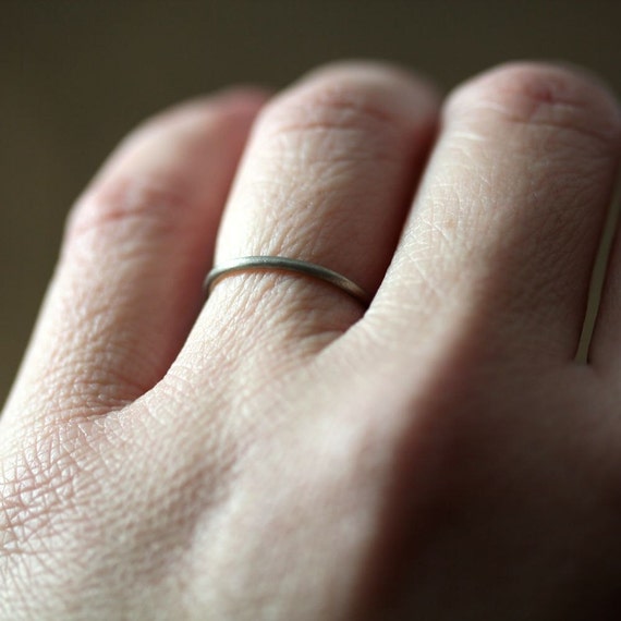 Women's Slim White Gold Wedding Band Skinny Round