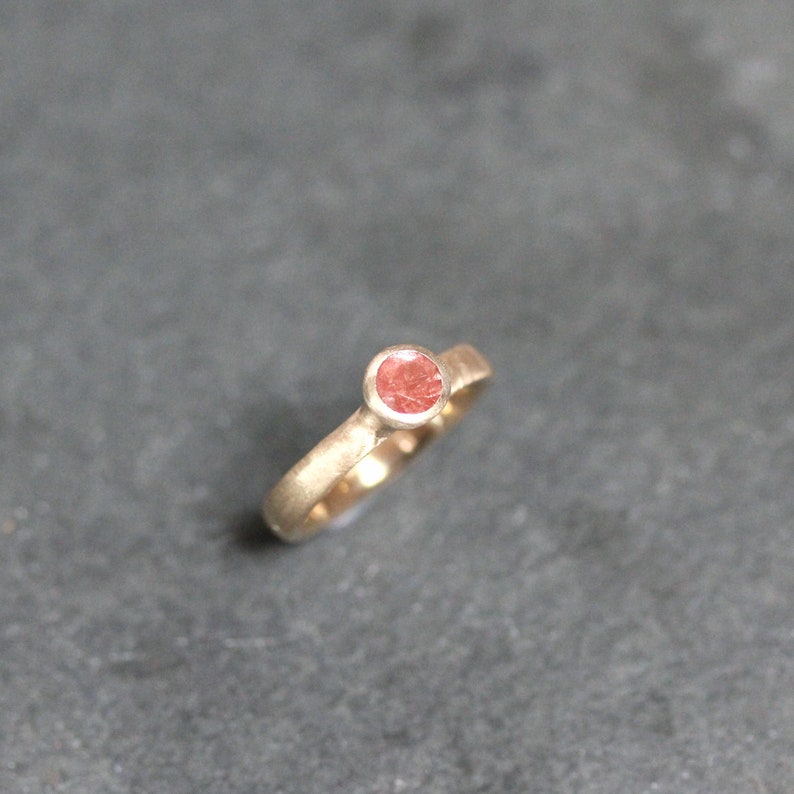 Oregon Sunstone Ring in Yellow Gold, 5mm Peach Pink Schiller Ring image 2