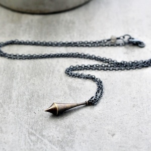 Collar de péndulo de latón: cadena de latón envejecido y plata de ley oxidada