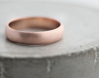 ブラッシュ仕上げの14Kリサイクルローズゴールド結婚指輪 - 5mmハーフラウンドリング