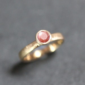 Oregon Sunstone Ring in Yellow Gold, 5mm Peach Pink Schiller Ring image 1