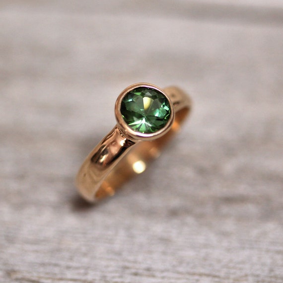 Anillo de oro verde musgo anillo de piedra | Etsy España