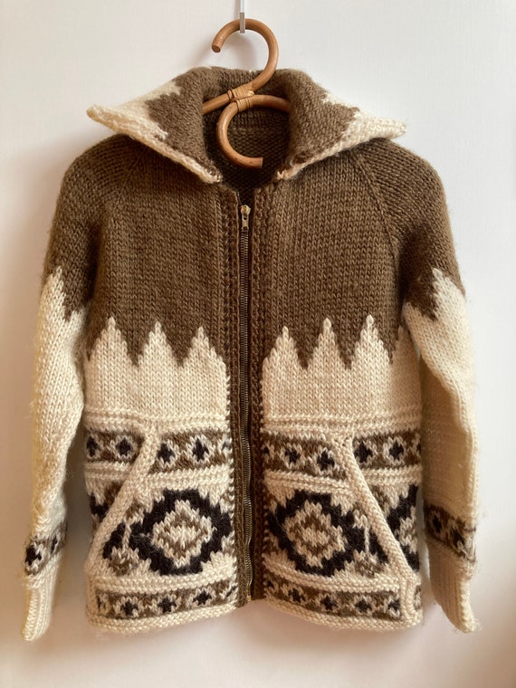 VINTAGE COWICHAN Handmade Wool Sweater