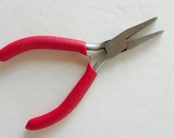 Flat Nose Jeweler's Pliers With Heavier Jaws