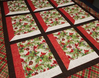 Parte superior de colcha navideña sin terminar: Colcha de regazo con ventana de ático Cardinal (43 x 52,5)