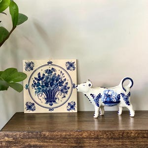 Delft Blue Hand Painted Set – Porcelain Cow Creamer & Wall Tile Trivet – Vintage Dutch Decor