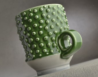 Lola Dottie Coffee Cup Ready To Ship Green Dottie Tea Cocoa Mug di Symmetrical Pottery