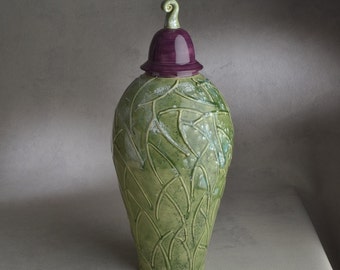 Vaso con coperchio pronto per nave viola e verde con coperchio vaso di ceramica simmetrico