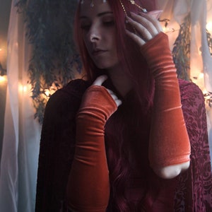 Orange Velvet Gloves, Rust Orange Fairy Fingerless Gloves, Elven Style, Medieval Fantasy, Stretch Velvet Arm Warmers, Fairytale Wedding image 3