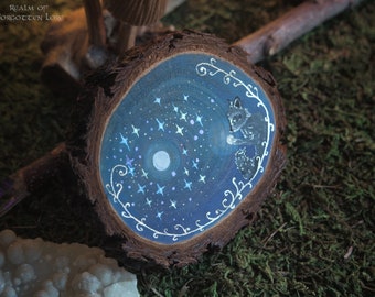 Arte de acuarela de mapache, estrellas de mapache, escena de crepúsculo de cuento de hadas, cielo nocturno, noche estrellada, luna y estrellas, arte de madera con acuarela, pieza única