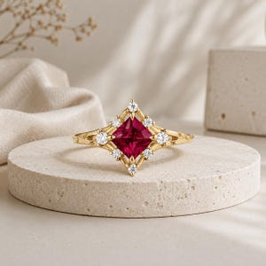 Einzigartiger Verlobungsring mit Rubin im Prinzessschliff, Roségold, Cluster-Moissanit-Mondring, gedrehter Ehering, Versprechensring, Geburtstagsgeschenk für Sie