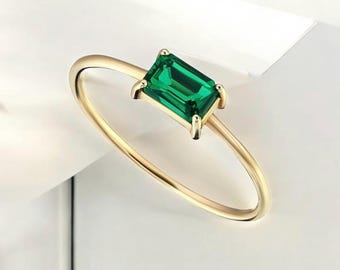 14k Solid Gold Baguette Emerald Ring,Dainty Green Gemstone Stacking Band,Handmade Mother Emerald Ring,Eternity Ring,Gift for Her,Bridal gift