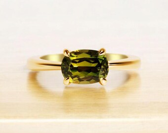 Anello ovale in peridoto in oro massiccio 14 carati, anello con pietra portafortuna singola, anello solitario con pietra verde, anello impilabile con pietra singola, anello da est a ovest