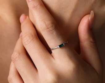 Anillo minimalista delicado con piedra natal, anillo de plata de ley 925, anillo con gema pequeña, regalo personalizado para ella, joyería para el día a día.