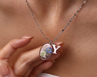 Collana da damigella d'onore, collana con iniziale personalizzata, gioiello con fiore non ti scordar di me, regalo per la damigella d'onore, regalo per il corteo nuziale