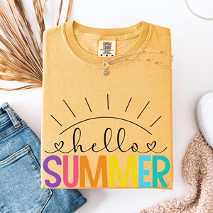 Hello Summer Shirt/Colorful Retro Summer Tee/Cute Pastel T-Shirt for Women/Rainbow Summer Vibes Shirt/Vacation Graphic Tee/Trendy Beach Tee