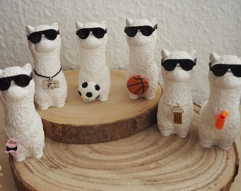 Alpaka Lama Deko Figur Coole Geschenk Idee, Fußball Bier Basketball, Sonnenbrille, Fotograf Kamera, Süßes Geschenk, Lustig Witzige Tierfigur