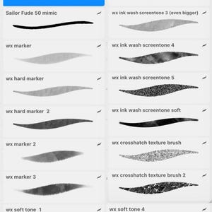 Pu&ograve; includere: Immagine che mostra varie pennellate digitali, tra cui "Sailor Fude 40 mimic" e "wx ink wash screentone 3". La parola "STROKES" &egrave; in alto. Ogni tratto &egrave; visualizzato con un'anteprima, utile per l'arte e il design digitale.