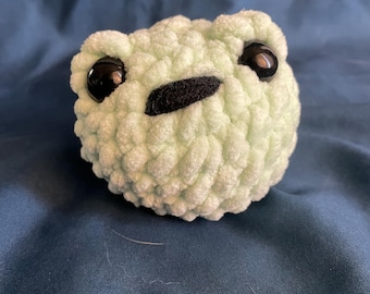 Rana all'uncinetto: peluche verde fatto a mano