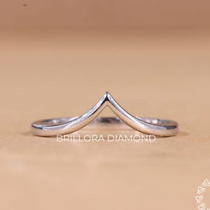 Curved Wedding Band 14k Solid Gold V Shaped Ring Plain Chevron Ring, Minimalist Stackable Ring, Anniversary Gift for Her, Gift For Her