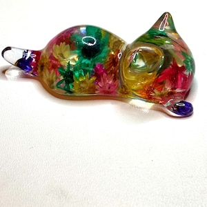 Resin Kitty Figurine: Handmade Dried Floral Cat Decor