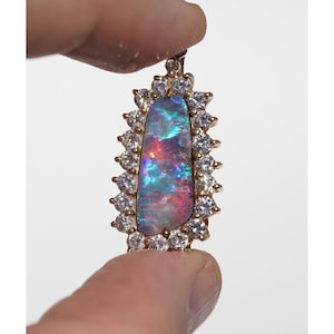 14k Solid Gold 4,19 ct Hochwertiger australischer Boulder Opal und Diamant Anhänger
