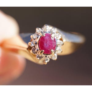 Vintage 14k Solid Yellow Gold Natural Ruby & Diamond Oval Halo Ring - Size 8.75