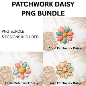 Puede incluir: Imagen de un paquete PNG con tres diseños de margaritas patchwork. El texto dice "PATCHWORK DAISY PNG BUNDLE". Los diseños incluyen margaritas patchwork coral, pastel y salvia en bolsas de mano, con posavasos a juego.