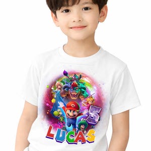 Puede incluir: Un letrero de madera hecho a mano con la palabra "Welcome" en una fuente juguetona. El letrero presenta un fondo blanco desgastado y un marco marr&oacute;n oscuro, perfecto para una puerta principal o entrada.