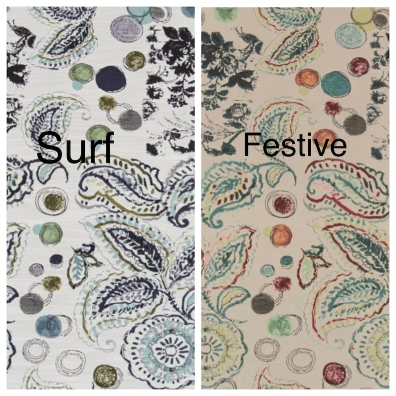 Peut inclure: Deux &eacute;chantillons de tissu avec des motifs cachemire et floraux. L'&eacute;chantillon "Surf" a un fond blanc avec des accents bleus, verts et gris. L'&eacute;chantillon "Festive" a un fond beige avec des couleurs similaires. Les deux ont le texte "Surf" et "Festive".